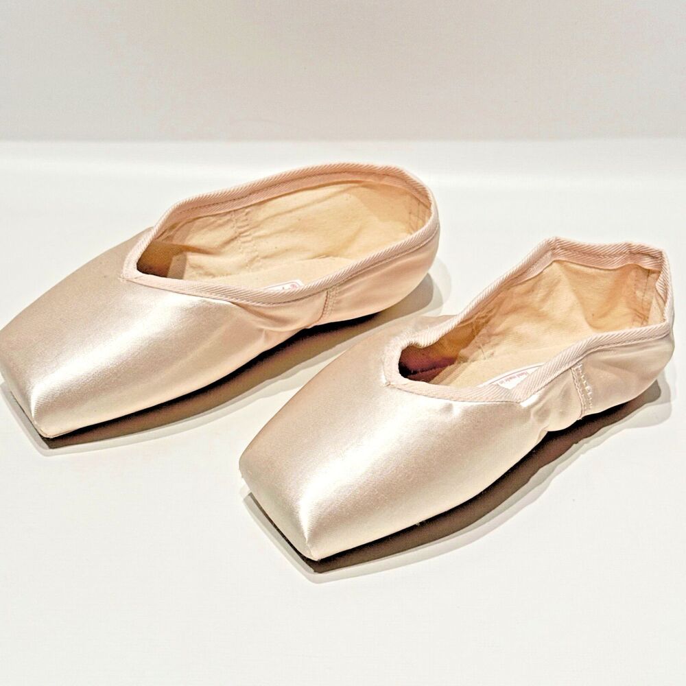 NWOB Russian Pointe Rubin Ballet Shoes Russian Made Women 34.5 w5 v2 FM (US 5.5)